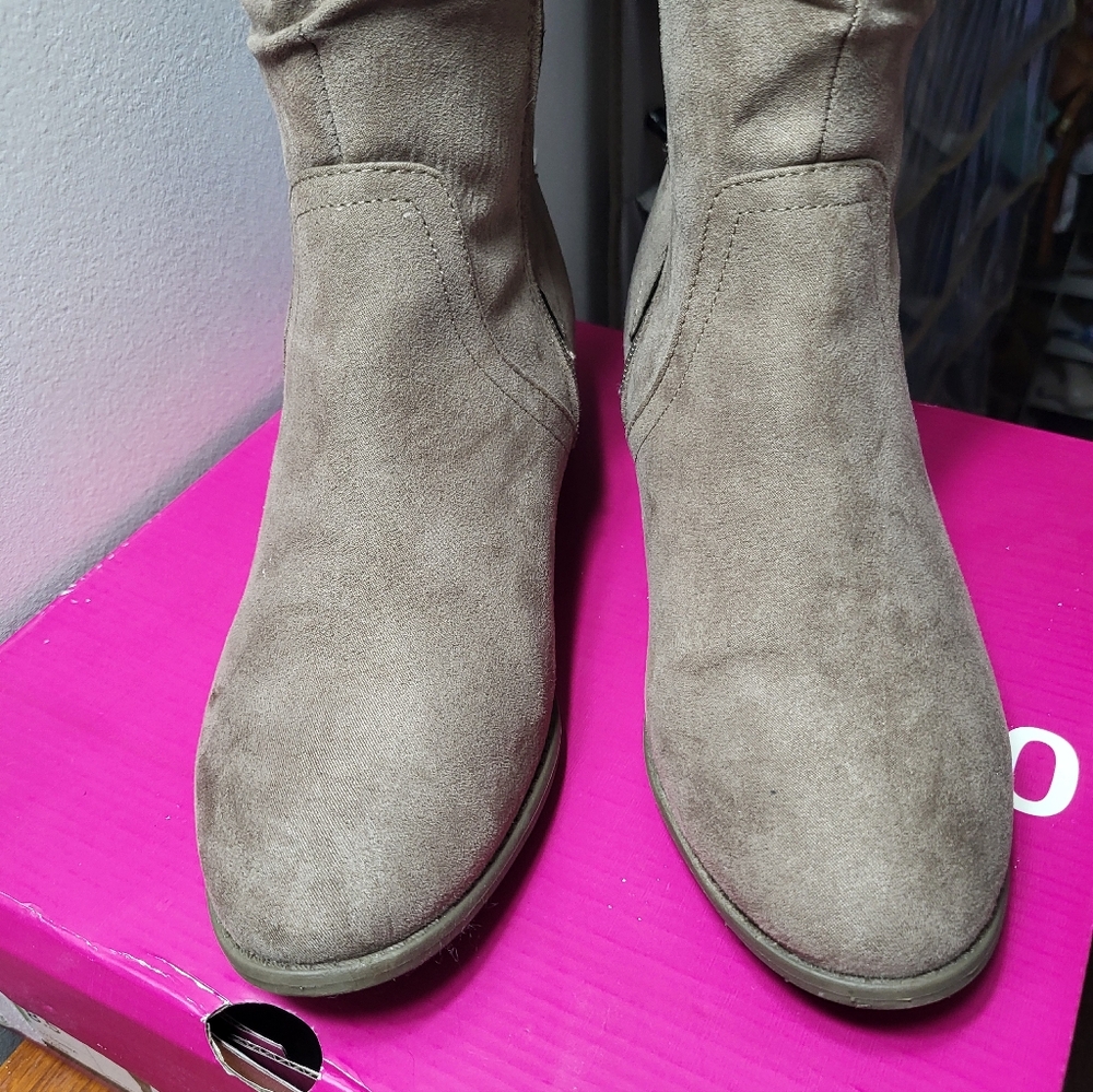 Stylish Tan Suade Lace-Up/Zipper Women's Boots - Picture 5 of 8